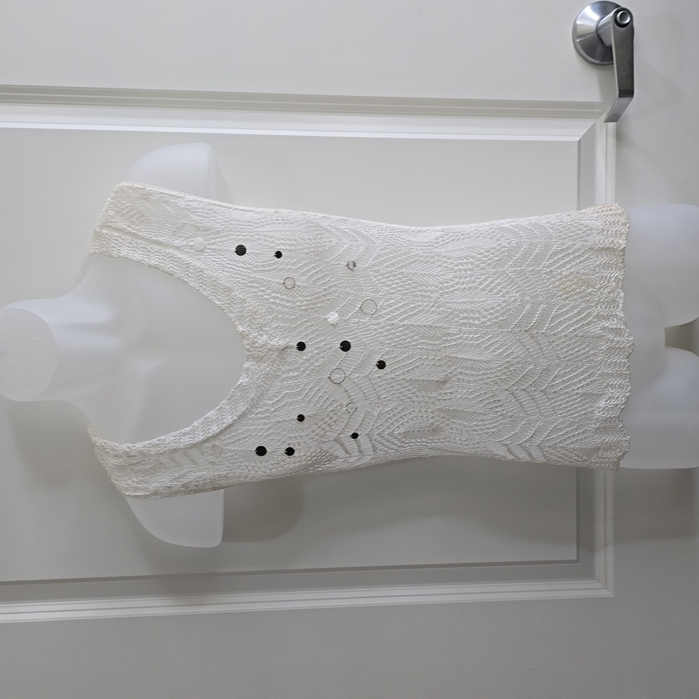 BETTE PAIGE WHITE CROCHET TANK TOP SIZE MEDIUM‎